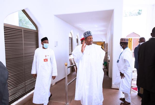 Covid-19; Buhari steps out for Juma’at service