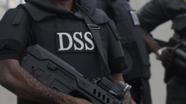 Fake DSS officer steals at EFCC function Buhari attended