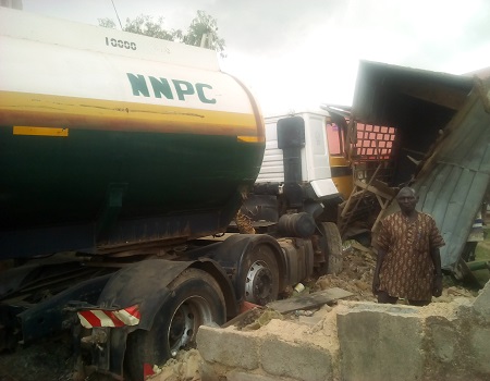 One dead, 12 injured as tanker lost control in Plateau