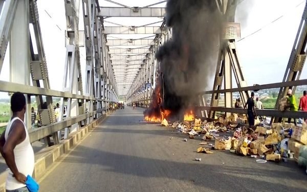Truck catches fire on Onitsha Niger bridge