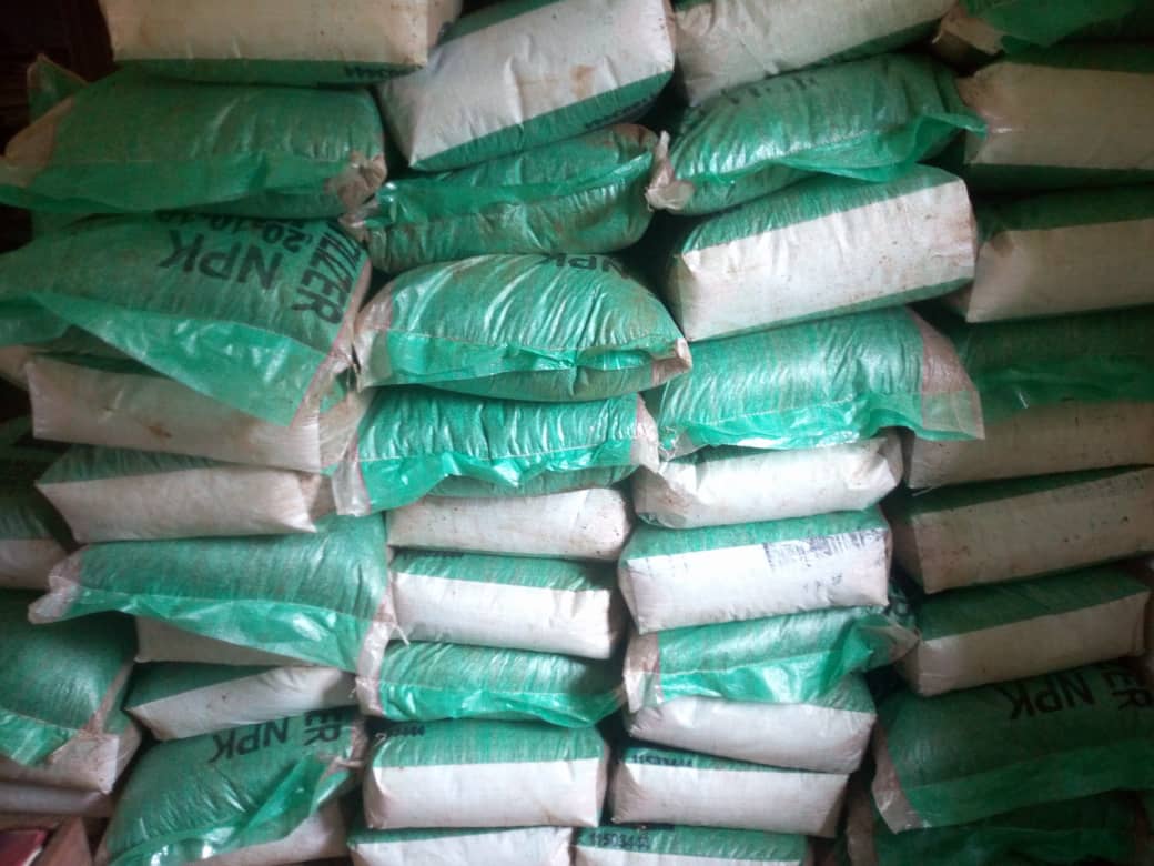 Amb. Chris Giwa Distributes Fertilizer to Farmers to Boost Food Production