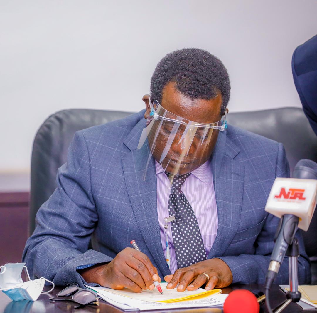 Gov. Lalong Signs 2020 Revised Budget into Law
