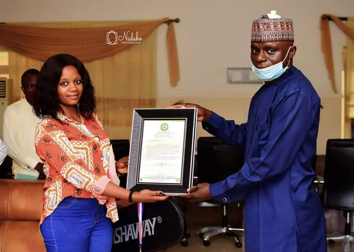 Miskoom alex Naantuam, bags ANNSASS Merit Award of Honor as a Grassroot community philanthropist, selfless service to humanity and contributions to  education in Nigeria at large