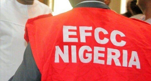 EFCC arrests two lecturers, 28 others for alleged internet fraud