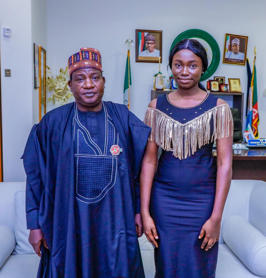 Gov. Lalong Meets Student Who Got 9 A1 in WAEC