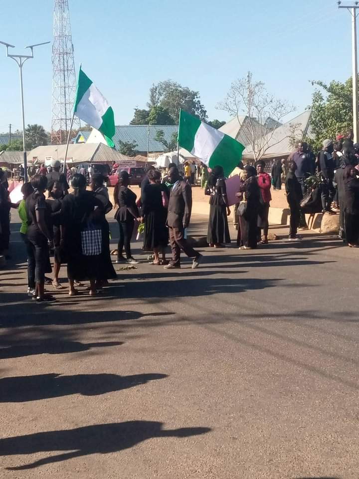 MINIMUM WAGE: IN SOLIDARITY WITH PLATEAU LG STAFFERS
