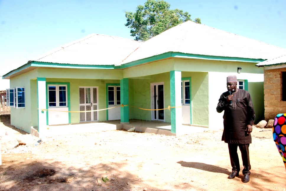 Plateau Works Commissioner, Hon. Pam Bot-Mang Donates Library to Community in Jos South LGA