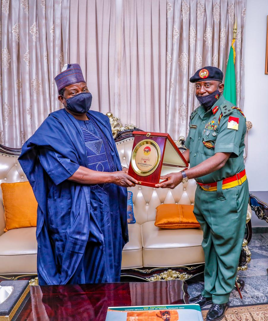 New Acting GOC 3rd Armoured Division Visits Gov. Lalong