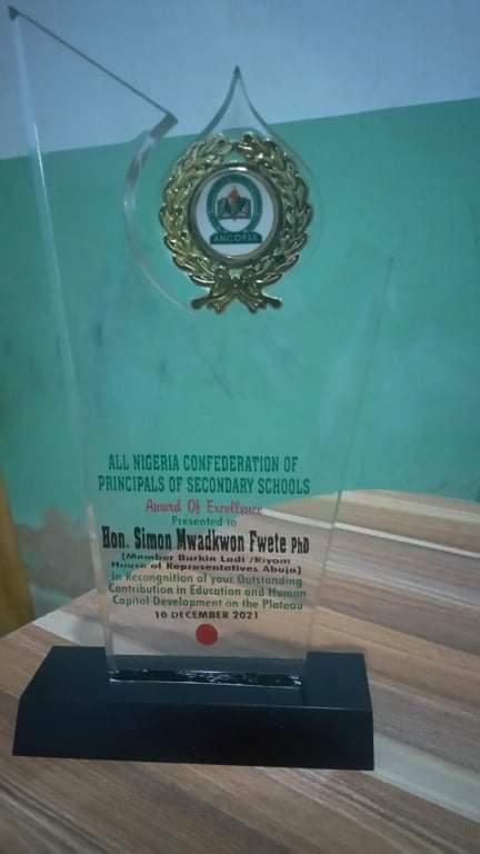 Dr. Simon Mwadkwon Honored by Plateau ANCOPSS for Educational Exploits