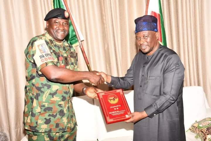 Adamawa State Governor Extols Nigerian Army’s Capacity to Maintain Peace
