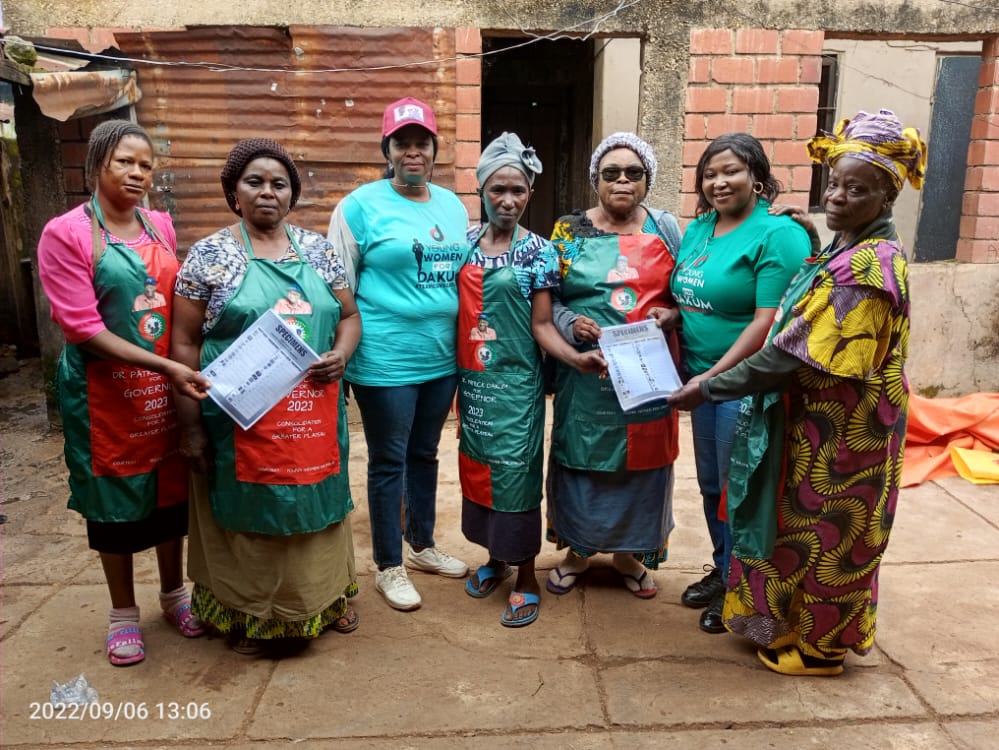Young Women for Dakum Embark on Voters’ Awareness, Distributes Apron to Market Women in Chobe.