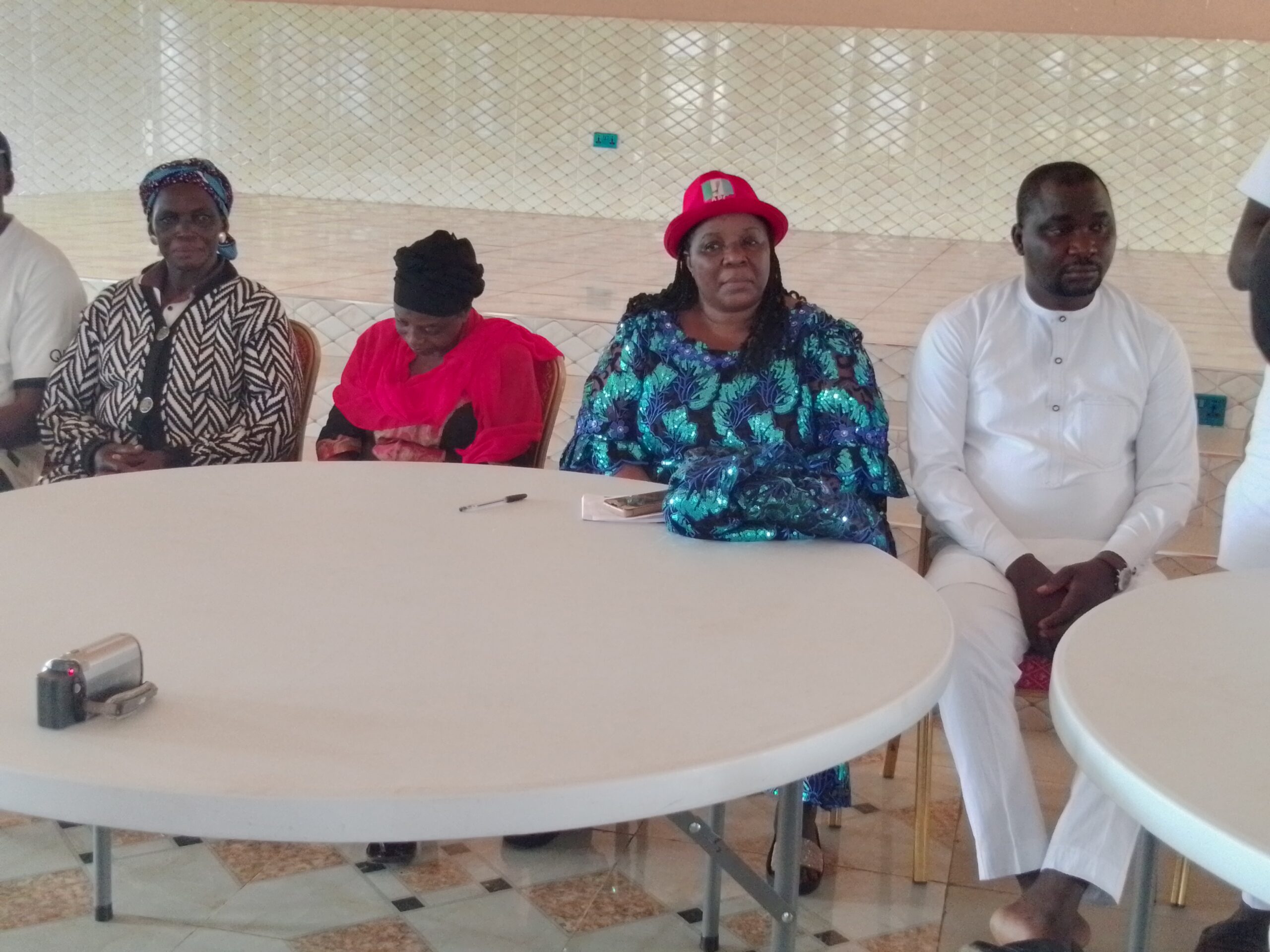 2023: Hon Regina meets with APC structures and groups in Mupun chiefdom…