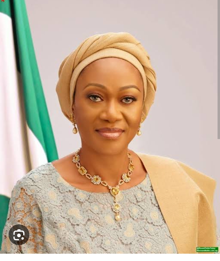 Wife of Nigeria’s president donates N500million relief/resettlement package to 500 displaced victims of attacks in Plateau state.