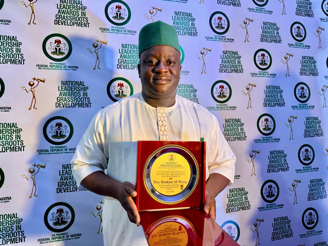 Hon. Bomkam Ali Wuyep receives Award of excellence from Nigeria leadership award
