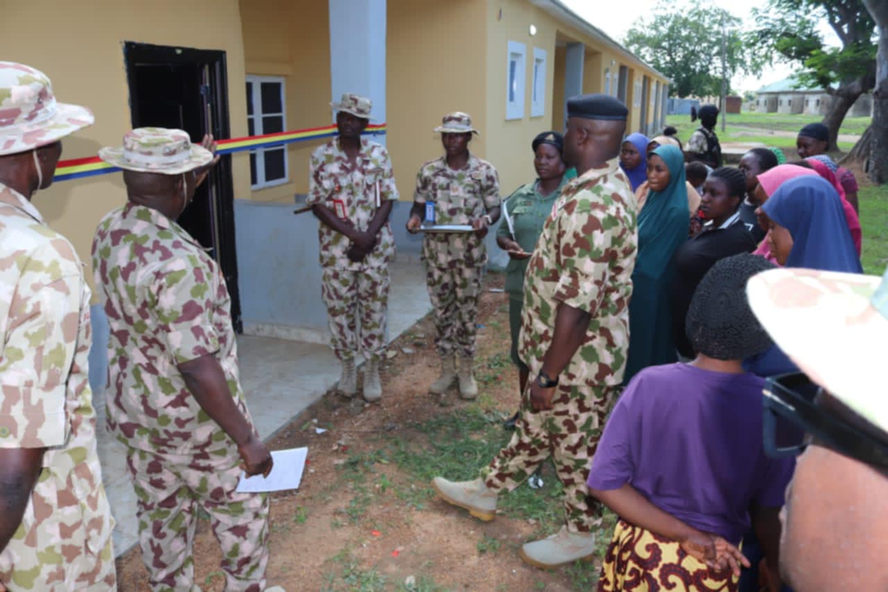 3 Division Nigerian Army GOC Commissions Soldiers’ Quarter in Bauchi, Charges Occupants to Maintain the Facility