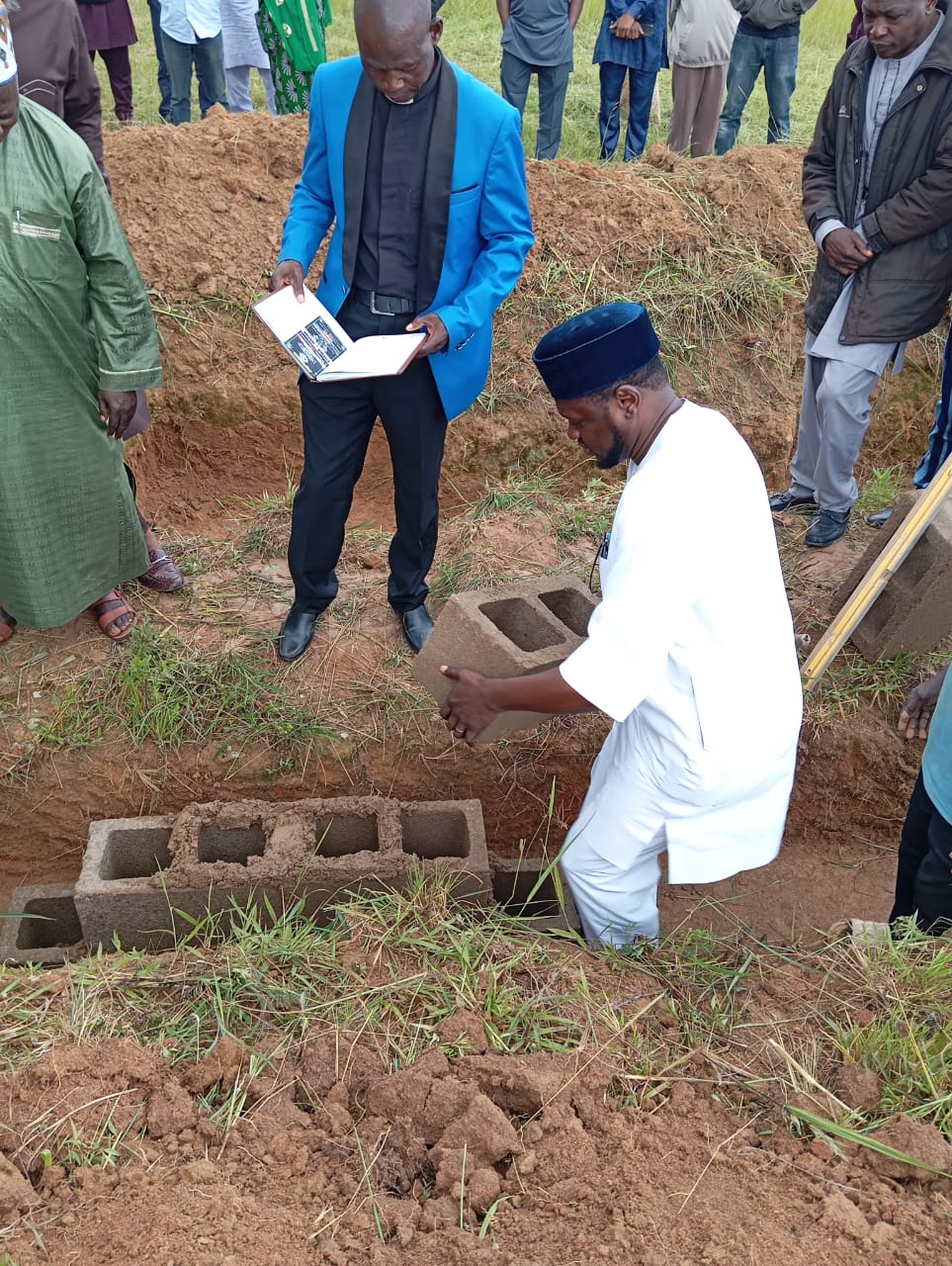 Dr. Gwomson Dauda “Giwa Jos” Takes Computer Library Intervention to Berom Community Secondary School Kuru