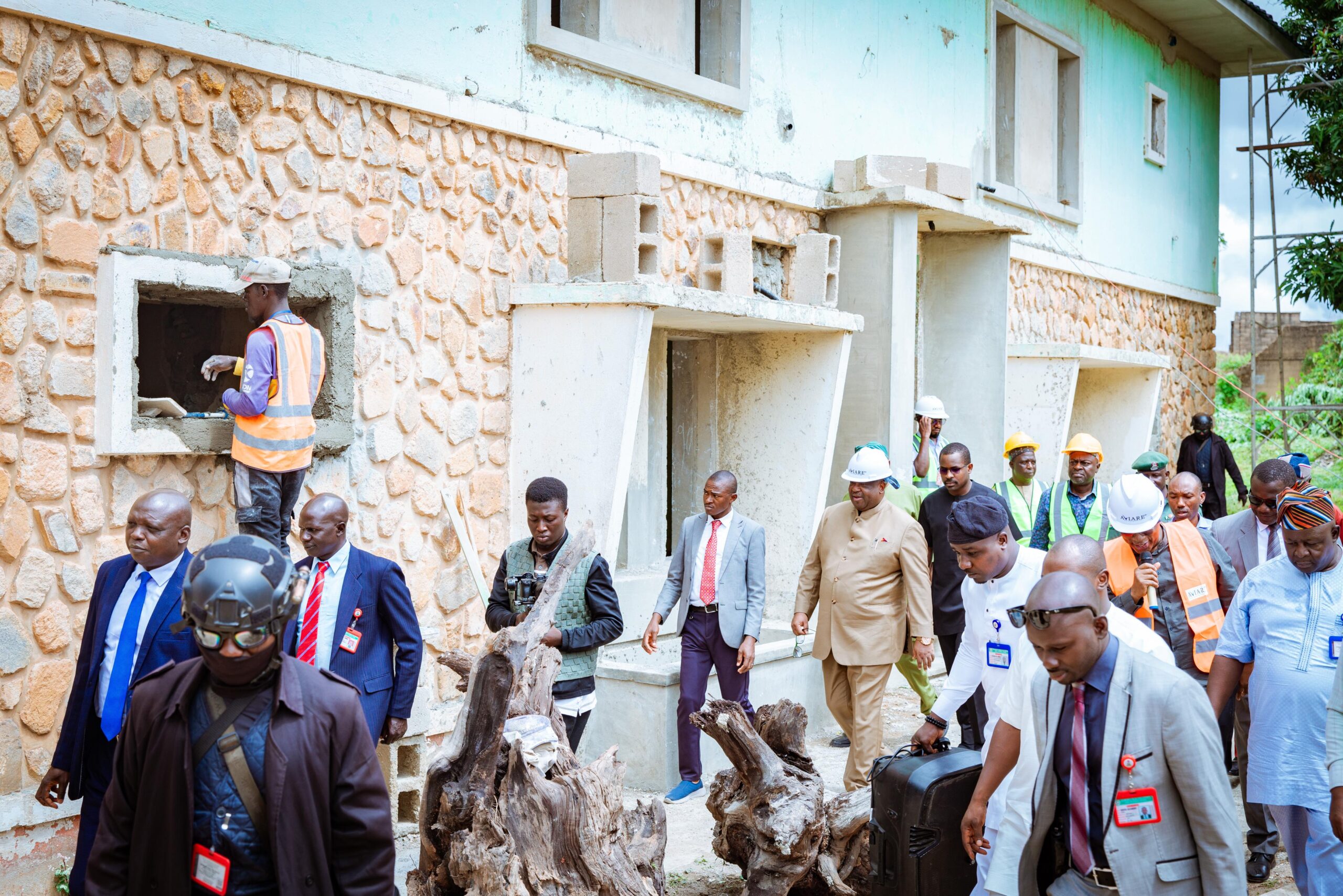 Gov. Mutfwang Inspects Remodeling of Plateau and Hill Station Hotels