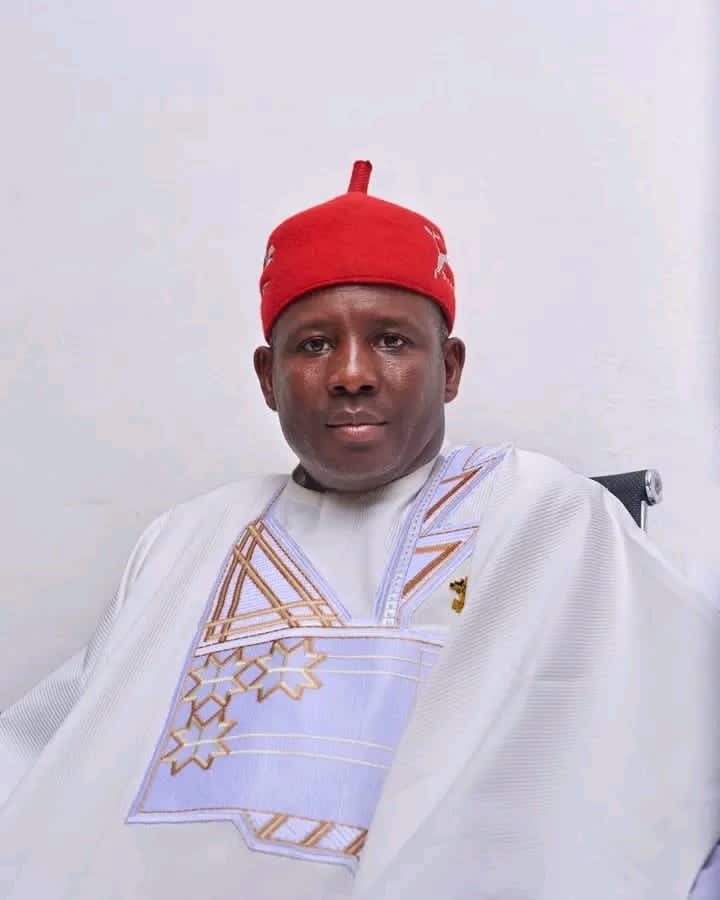 Hon. Chief Ezra Dakup Felicitates with His Royal Highness Ndah Sunday Dajep Dasha II on His Birthday